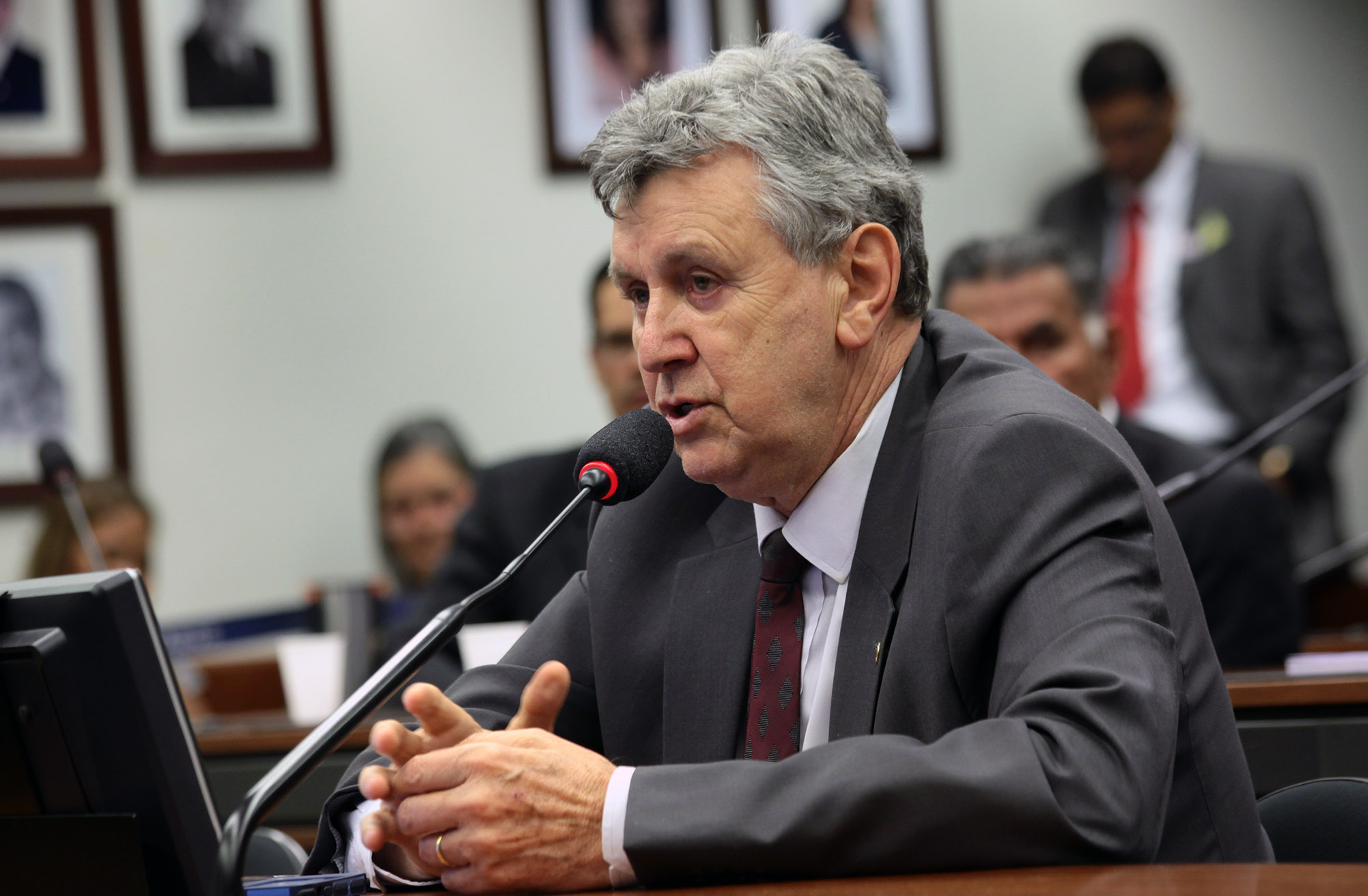 Luis Carlos Heinze afirmou que vetos prejudicam produtores