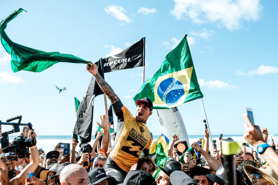 Medina é campeão do Circuito Mundial de Surfe