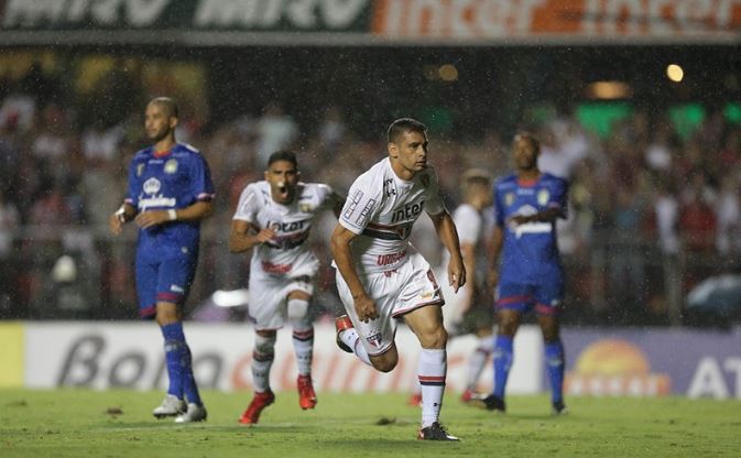 Diego Souza marcou e sacramentou a classificação Tricolor