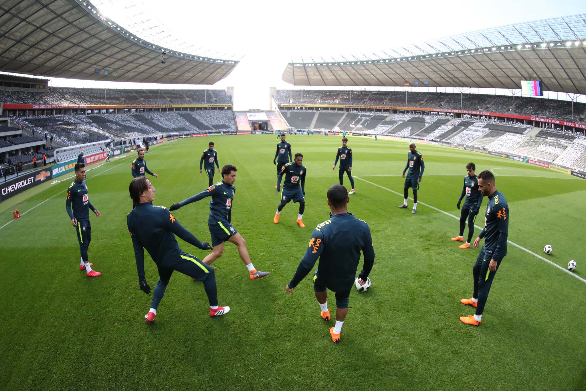 Brasil faz último treino antes do confronto contra a Alemanha