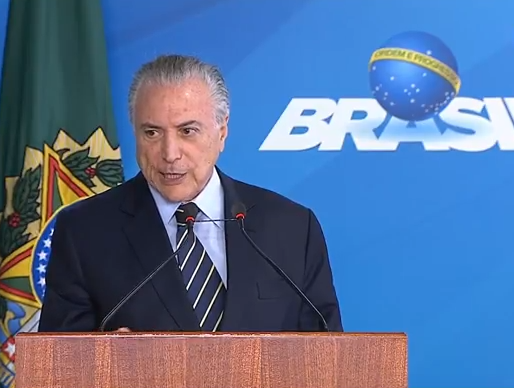 Presidente discursa durante apresentação de medidas