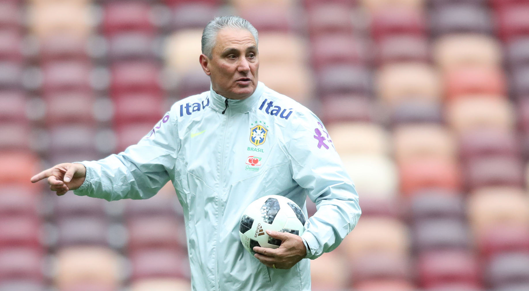 Tite escalou Thiago Silva, Willian e Douglas Costa estão entre os titulares