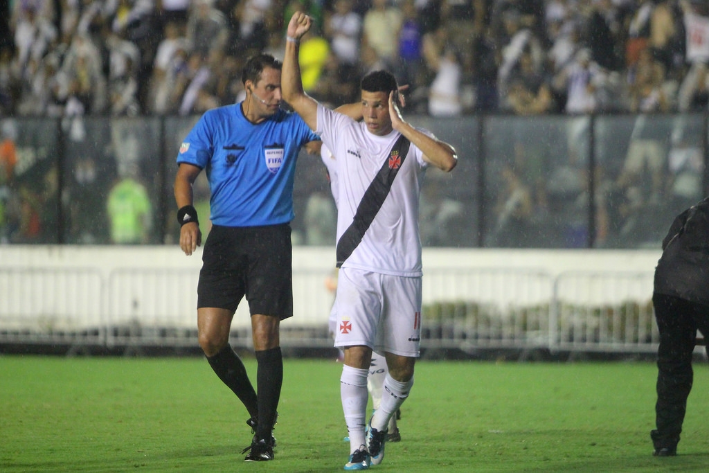 Paulinho foi autor de um dos gols da goleada do Vasco em cima do Jorge Wilstermann