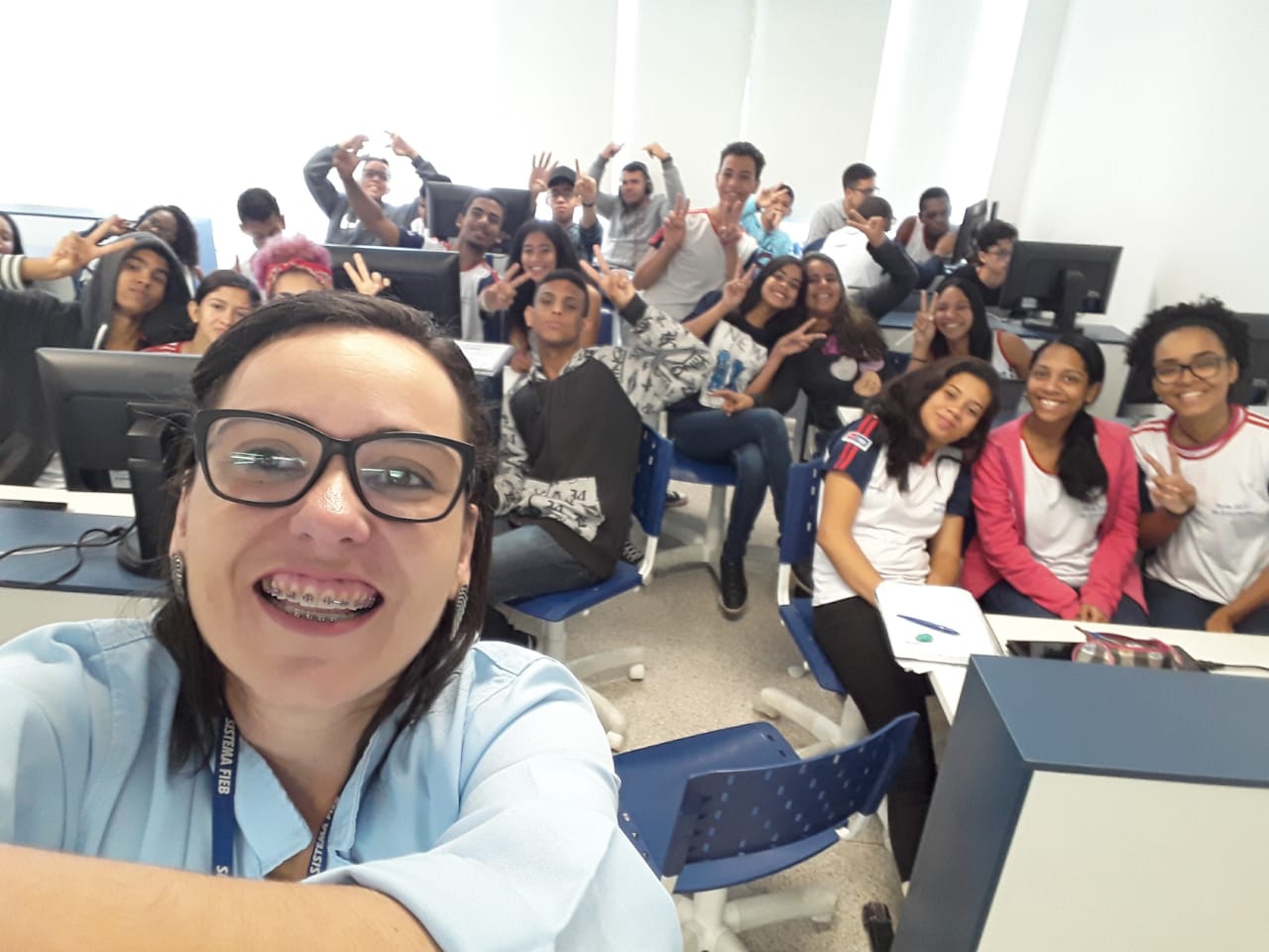 Aline Falconeri e alunos do SESI Feira de Santana Foto: Aline Falconeri