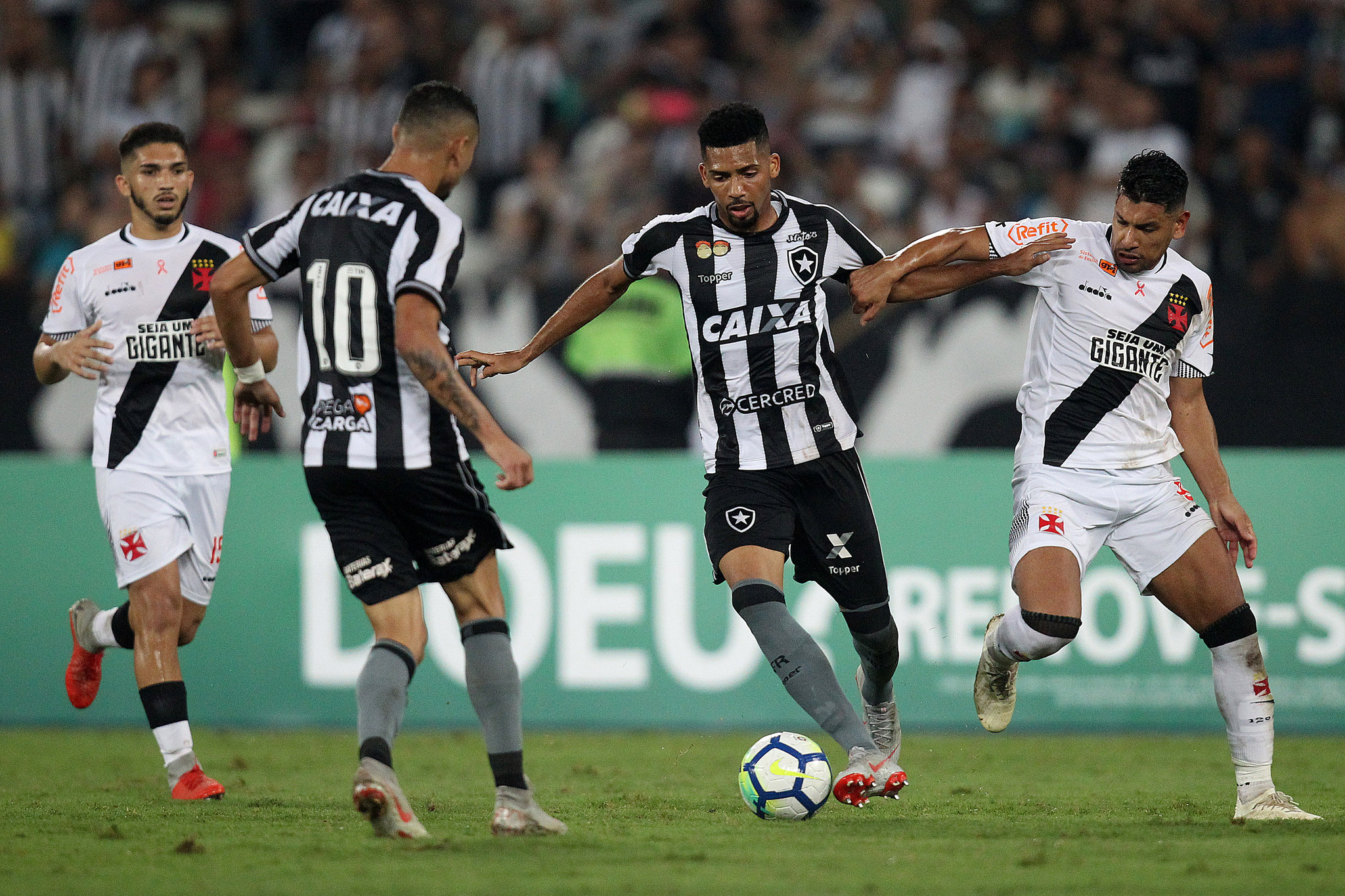 Botafogo e Vasco empataram em um a um