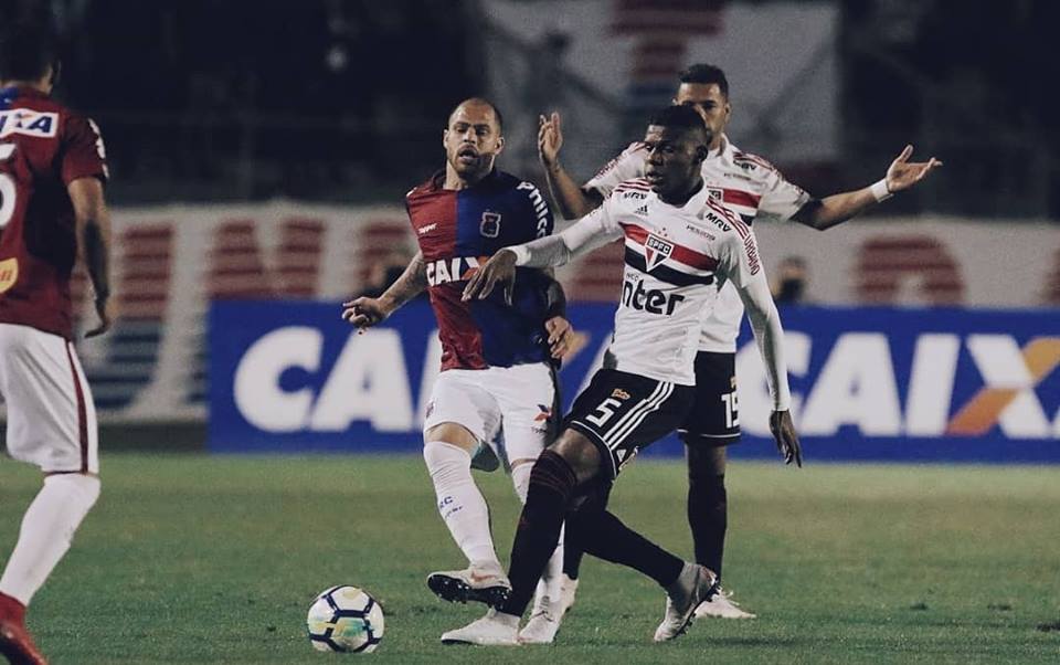Paraná e São Paulo empataram em um a um / Créditos: Rubens Chiri Paraná e São Paulo empataram em um a um
