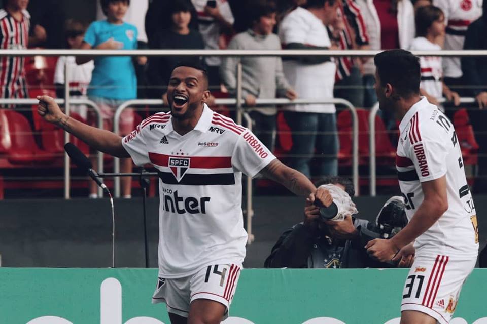 Com a vitória diante do Vasco, o São Paulo assumiu a liderança do Brasileirão
