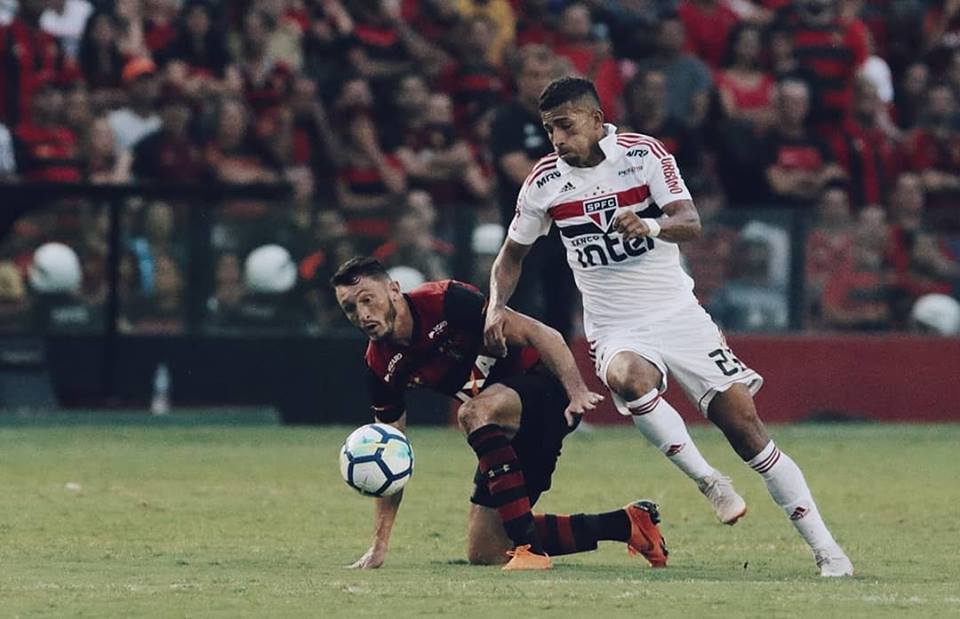 O São Paulo bateu o Sport e se manteve na liderança do Brasileirão