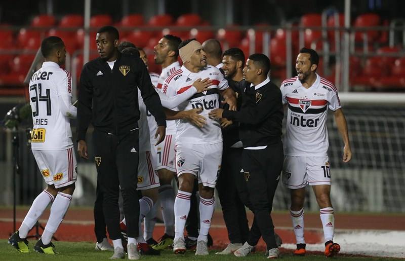 São Paulo está na perseguição ao líder Internacional
