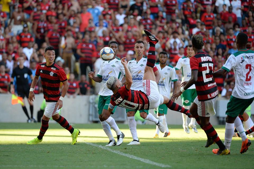 Diego faz golaço na goleada do Fla sobre a Cabofriense