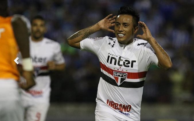Cueva marcou um dos gols na classificação do Tricolor para a próxima fase da Copa do Brasil