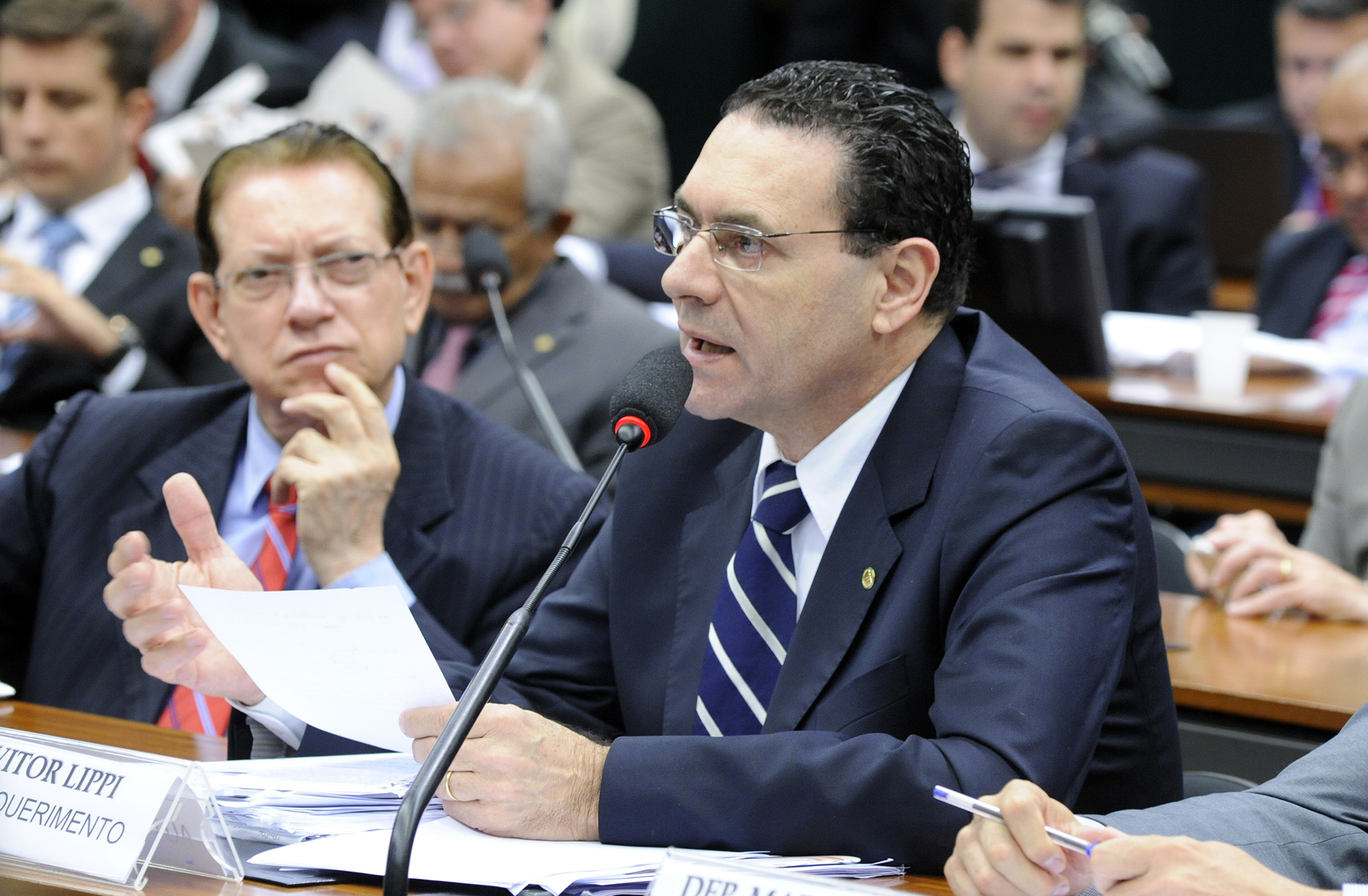 Deputado Vitor Lippi (PSDB-SP) defende projeto que simplifica a atual lei de licitações
