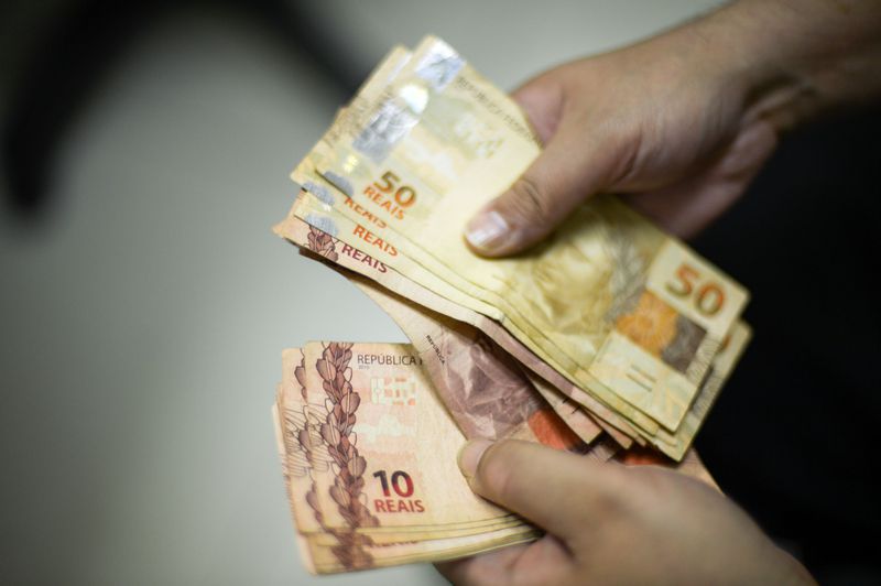 Pagamento em cédulas segue como principal escolha entre consumidores