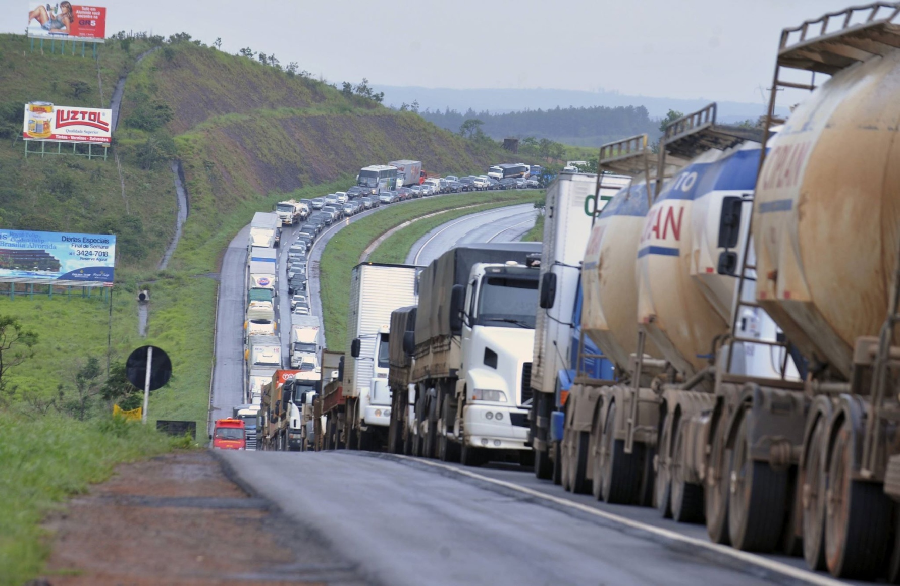 BR-116, no Ceará, foi uma das rodovias afetadas pela greve dos caminhoneiros em maio desse ano - Crédito: Agência Brasil BR-116, no Ceará, foi uma das rodovias afetadas pela greve dos caminhoneiros em maio desse ano