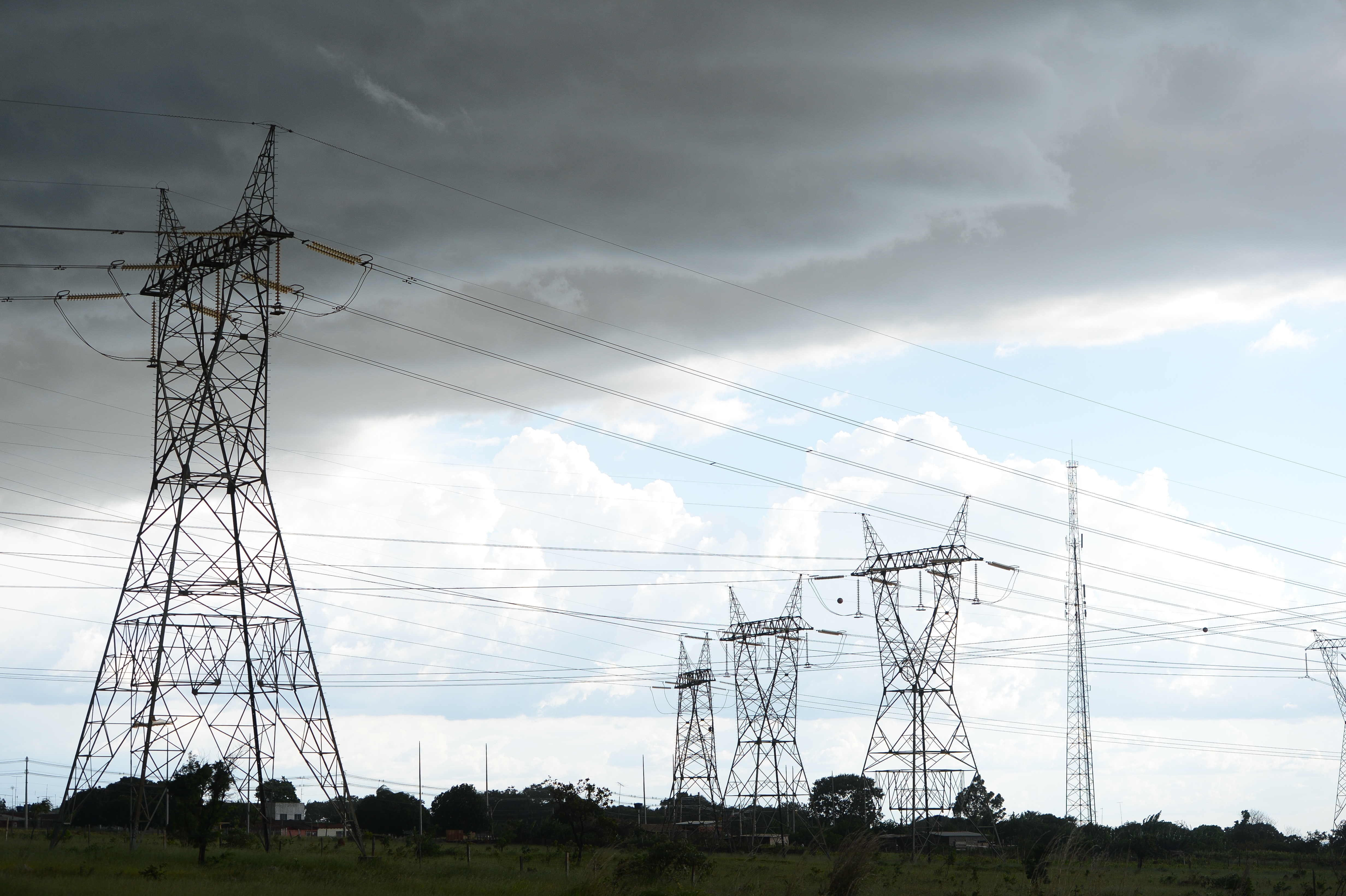 Decisão autoriza leilão das distribuidoras de energia elétrica