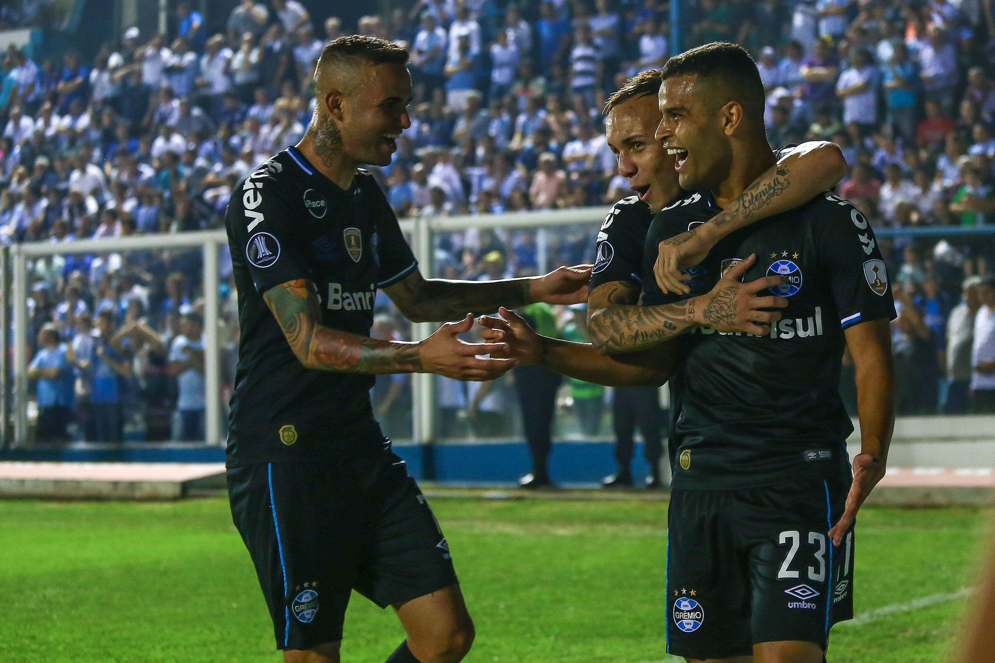 Grêmio venceu por dois a zero e está perto da classificação para as semifinais / Créditos : Lucas Uebel Grêmio venceu por dois a zero e está perto da classificação para as semifinais