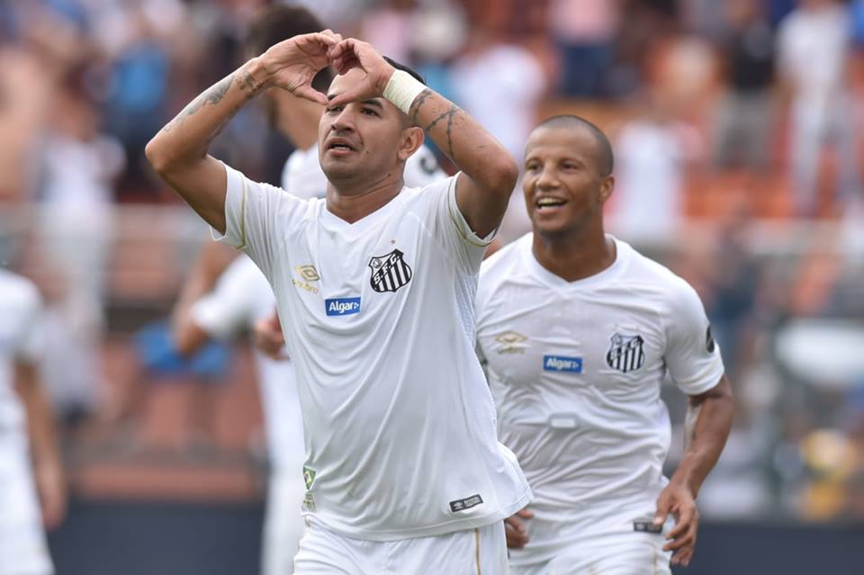 Derlís Gonzáles fez o segundo e sacramentou a vitória do Peixe / Créditos: Ivan Storti Derlís Gonzáles fez o segundo e sacramentou a vitória do Peixe