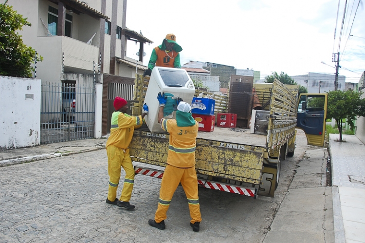 Programa Cata-treco ajuda no combate ao mosquito