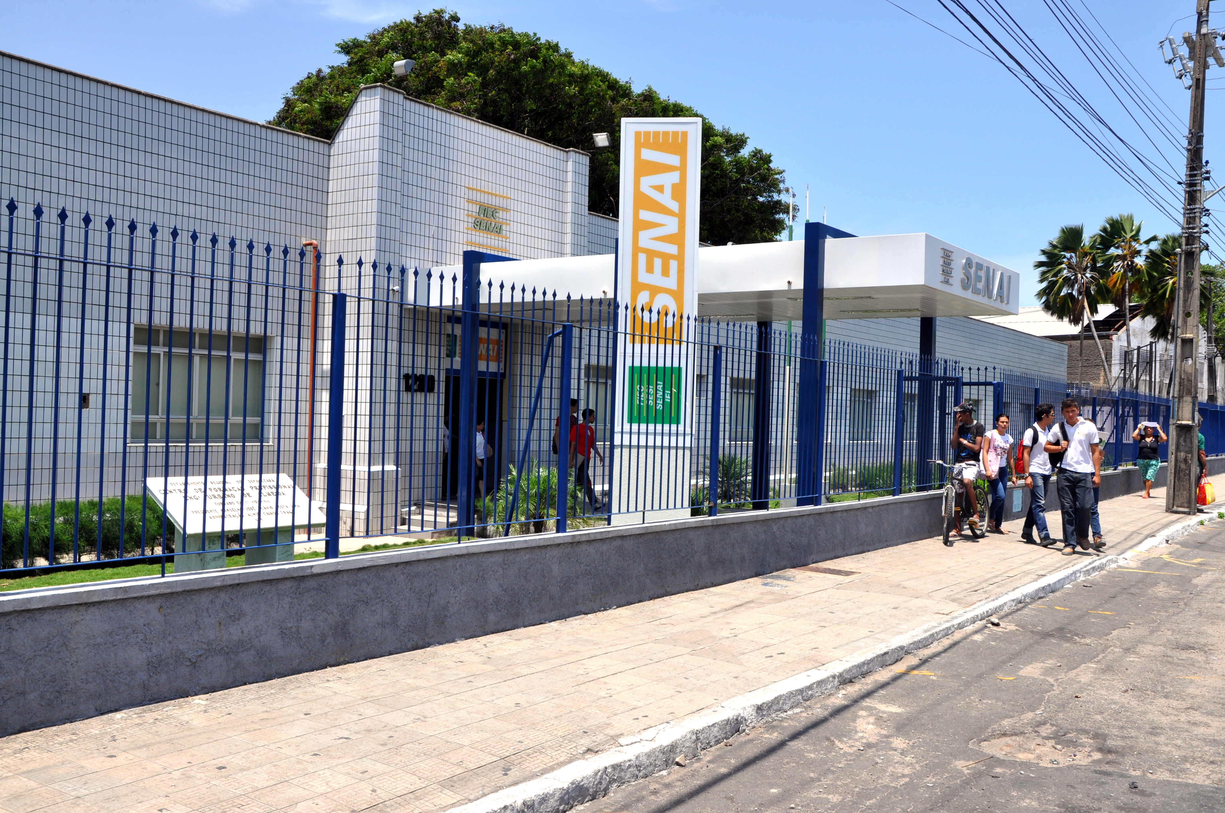 Empresa do Ceará tem parceria com o SESI para que funcionários concluam ensino médio - Foto: Tribuna do Ceará Empresa do Ceará tem parceria com o SESI para que funcionários concluam ensino médio