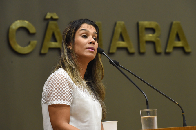 Tatiana Bastos é a 1ª delegada titular da Delegacia Especializada no Atendimento à Mulher de Porto Alegre (RS) / Foto - Câmara Municipal de Porto Alegre