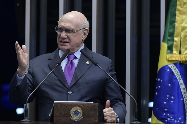 Legenda: Senador Lasier Martins no Plenário do Senado. Foto: Waldemir Barreto/Agência Senado