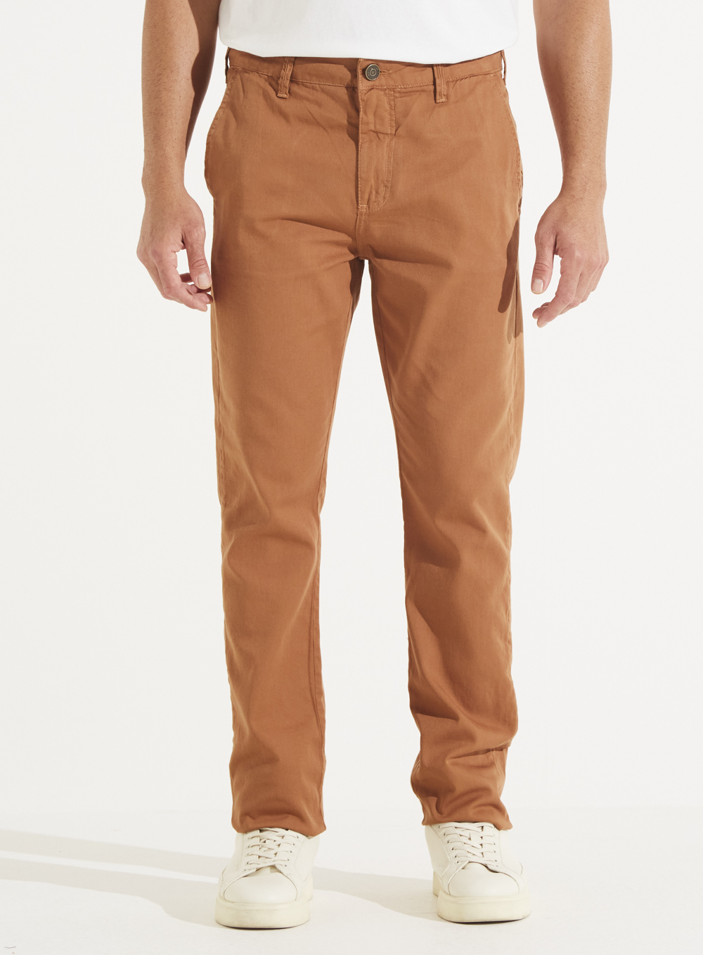 CALÇA SARJA VITOR 42 MARROM EVERMORE