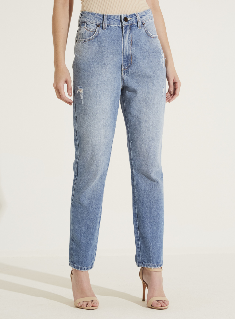 CALÇA JEANS LOLA COM APLICAÇÃO 42 INDIGO