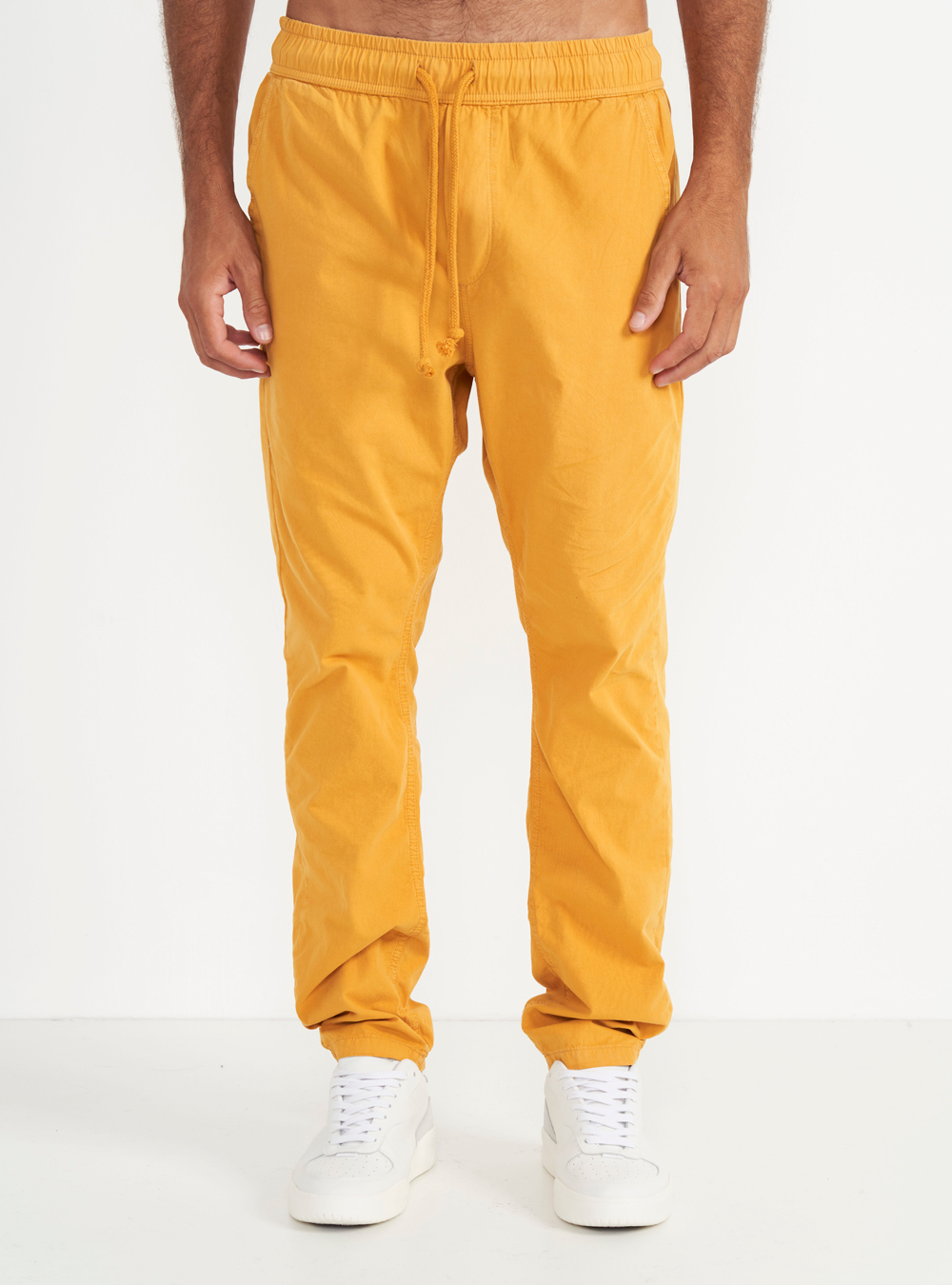 CALÇA SARJA RELAX P AMARELO OCHRE