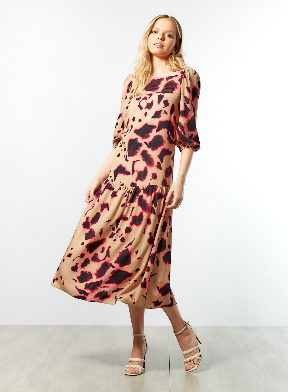 VESTIDO MIDI ESTAMPADO P GIRAFA COLOR