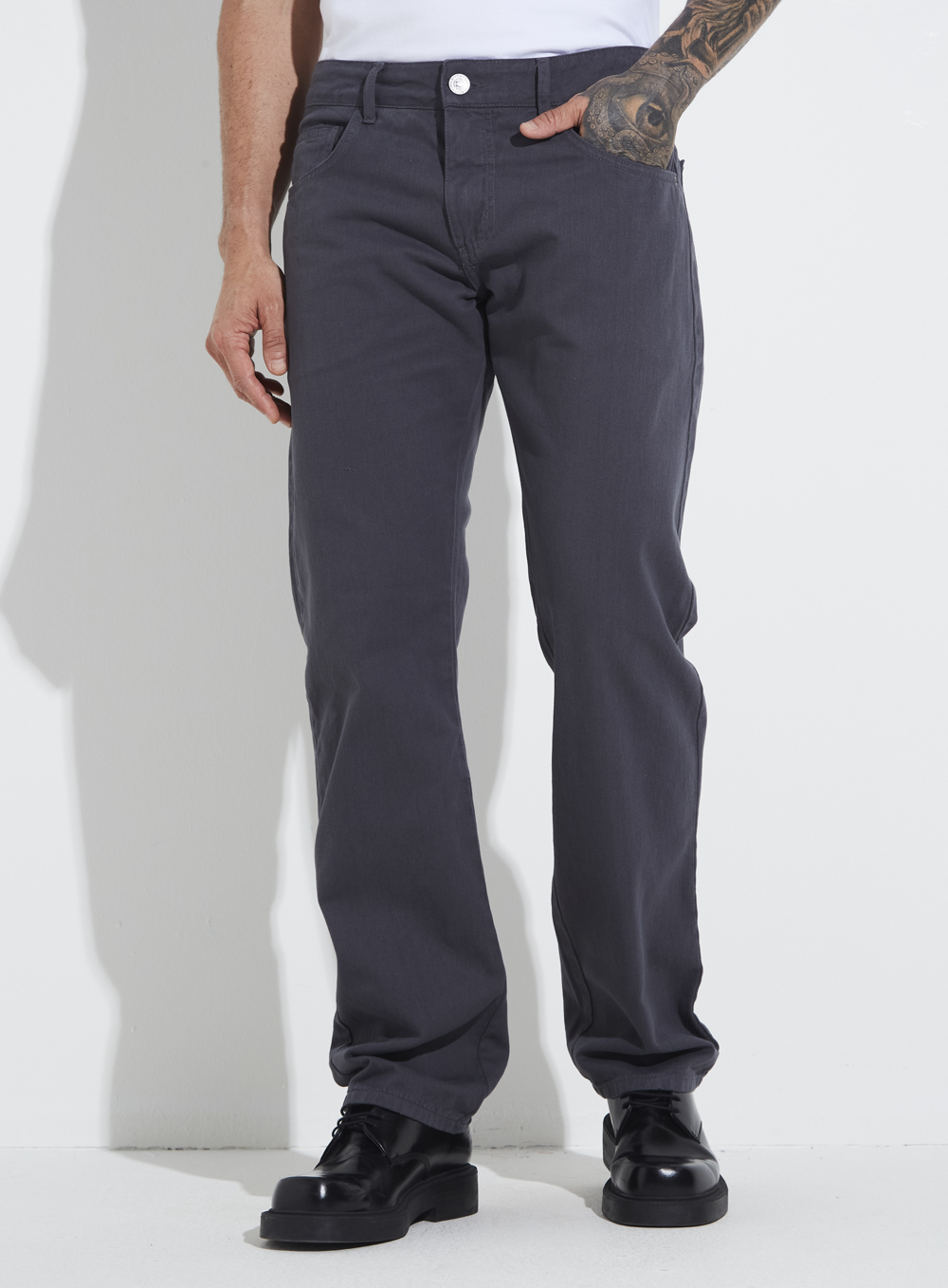 CALÇA SARJA PAUL REGULAR 46 MARROM NOZES