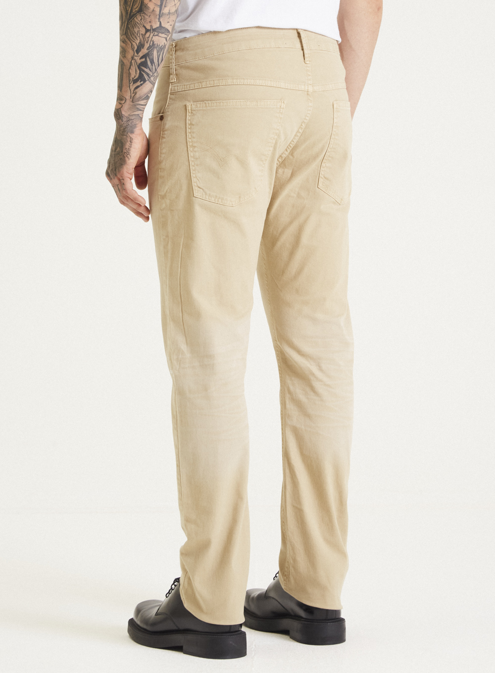 CALÇA SARJA PAUL SLIM 42 BEGE MACHIATTO