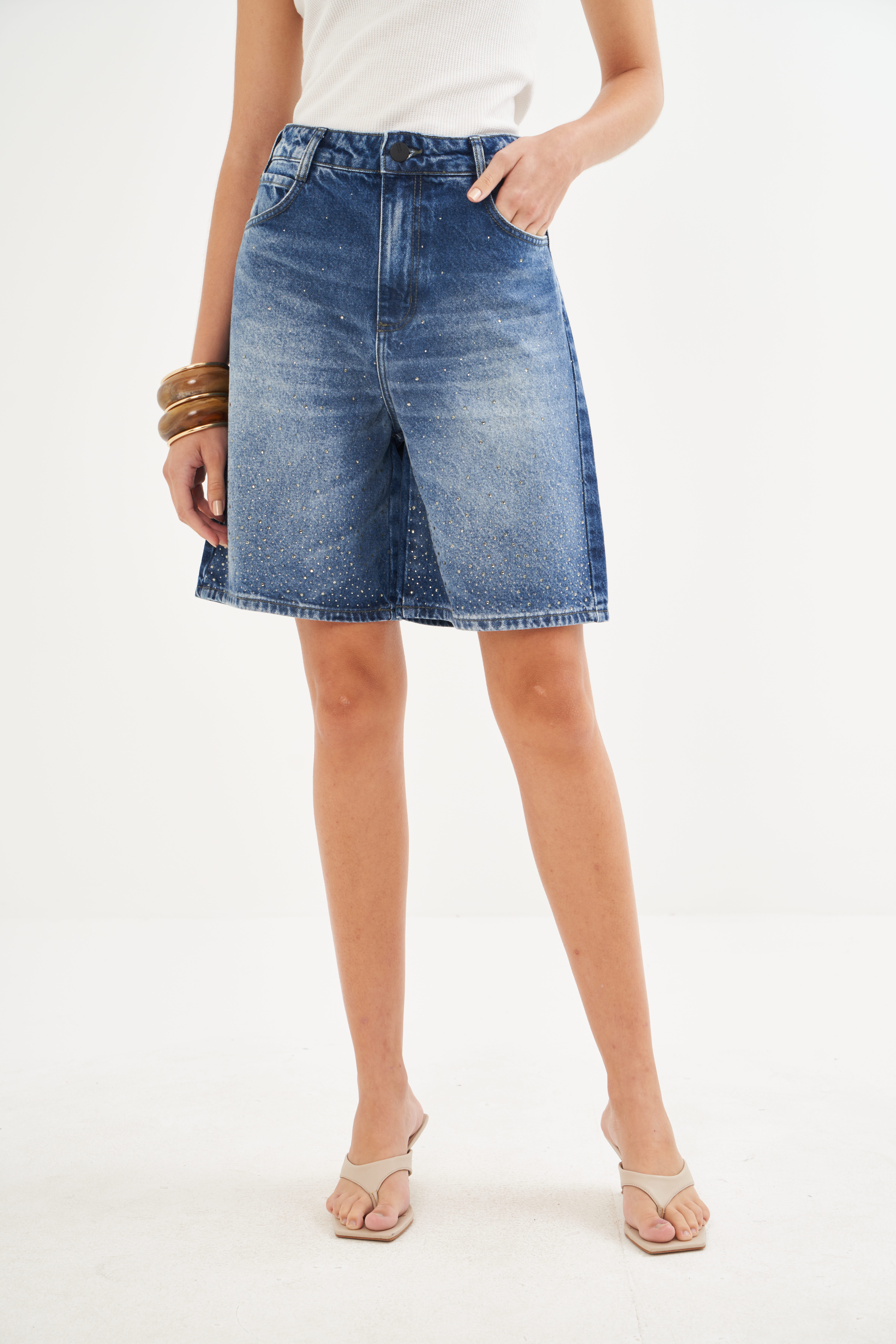 BERMUDA JEANS GIGI COM APLICAÇÃO 34 INDIGO