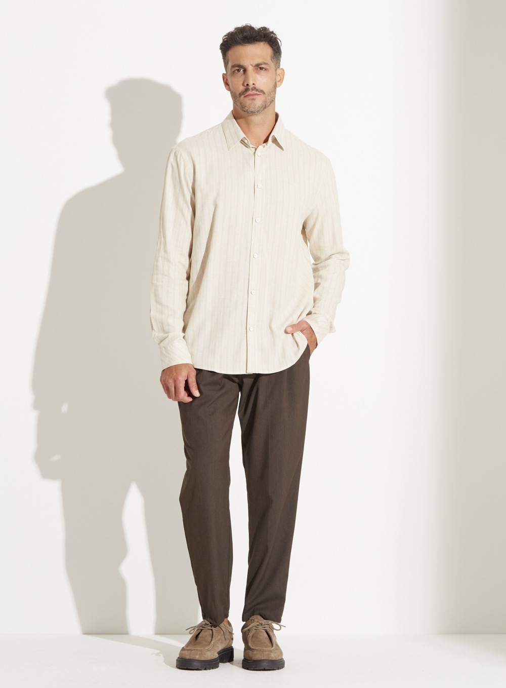 CAMISA LINHO LISTRADA RELAX M BEGE/OFF