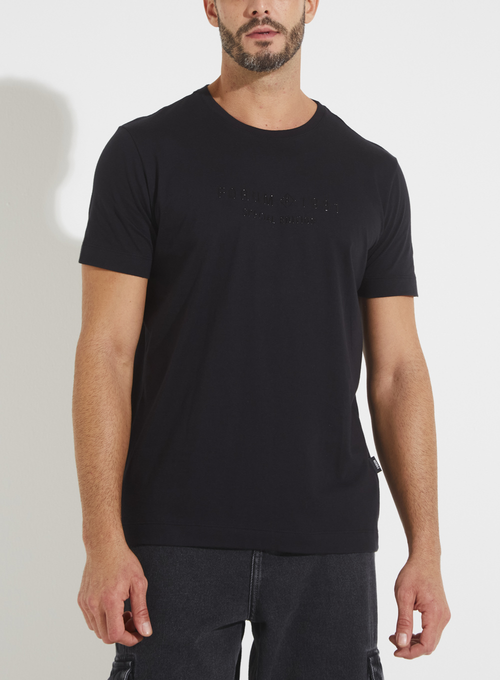 CAMISETA FORUM M PRETO