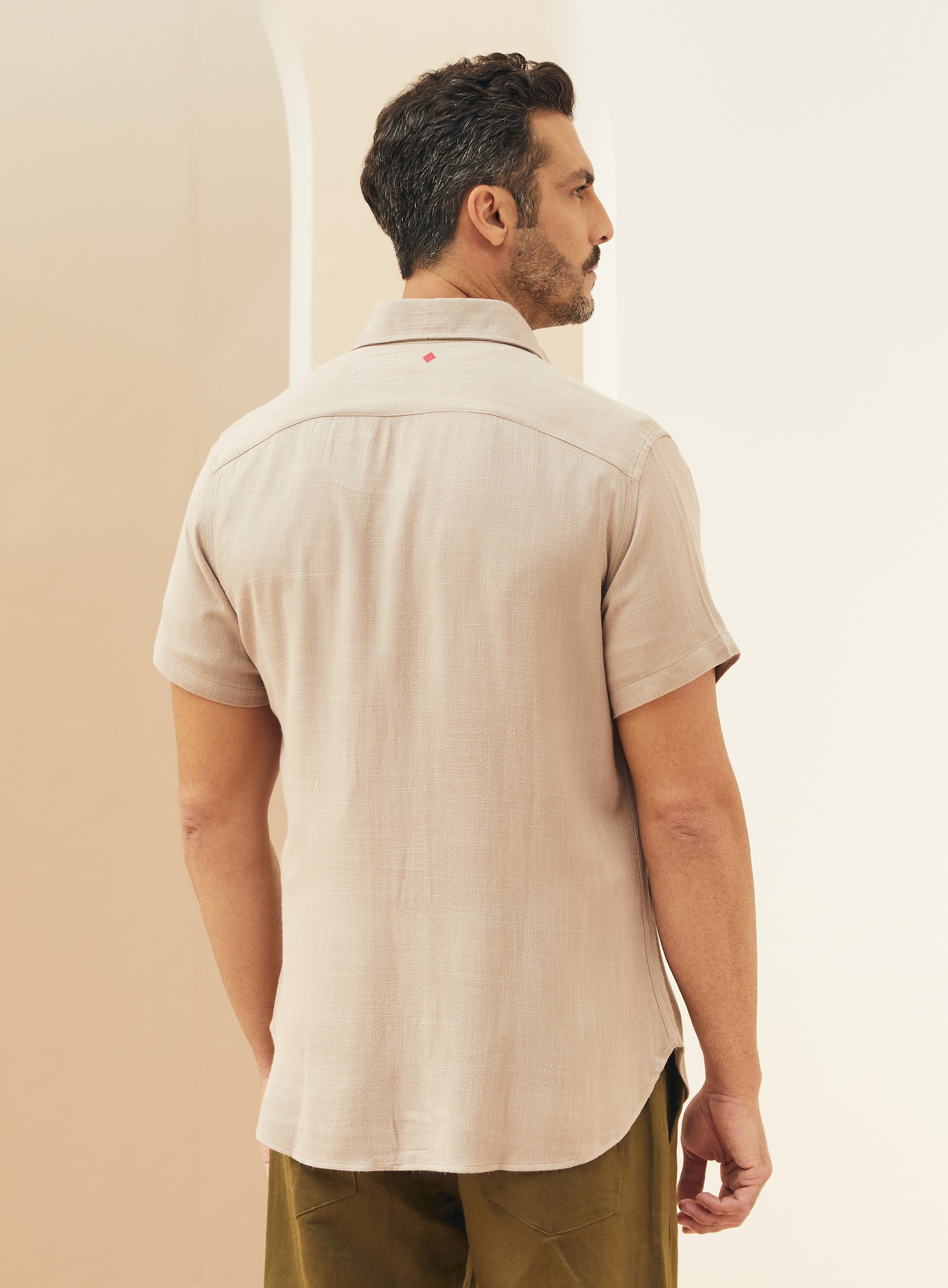 CAMISA LINHO ST BARTHS P MARROM NOZ MOSCADA