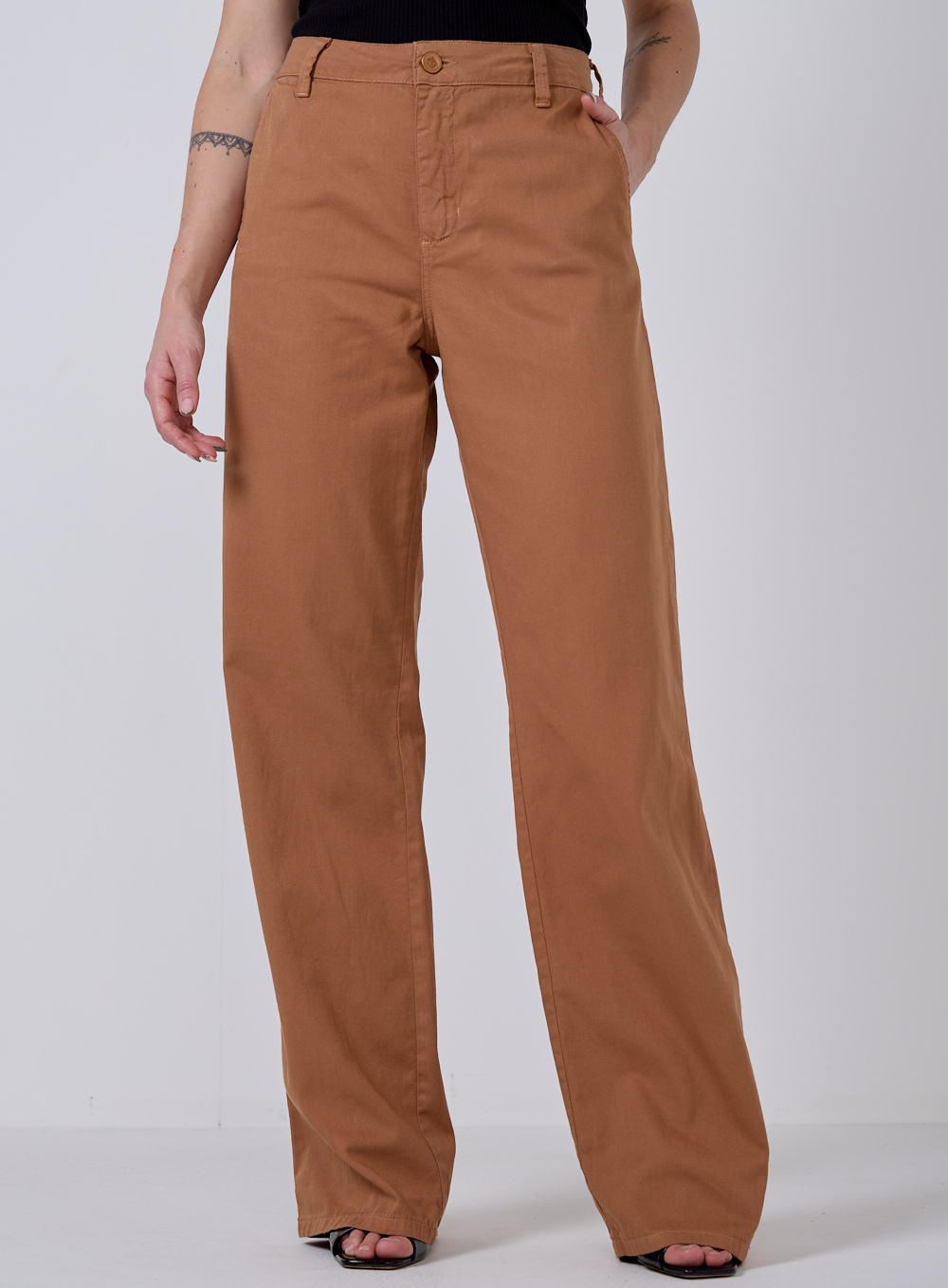 CALÇA SARJA RAQUEL WIDE LEG 38 MARROM LEAO