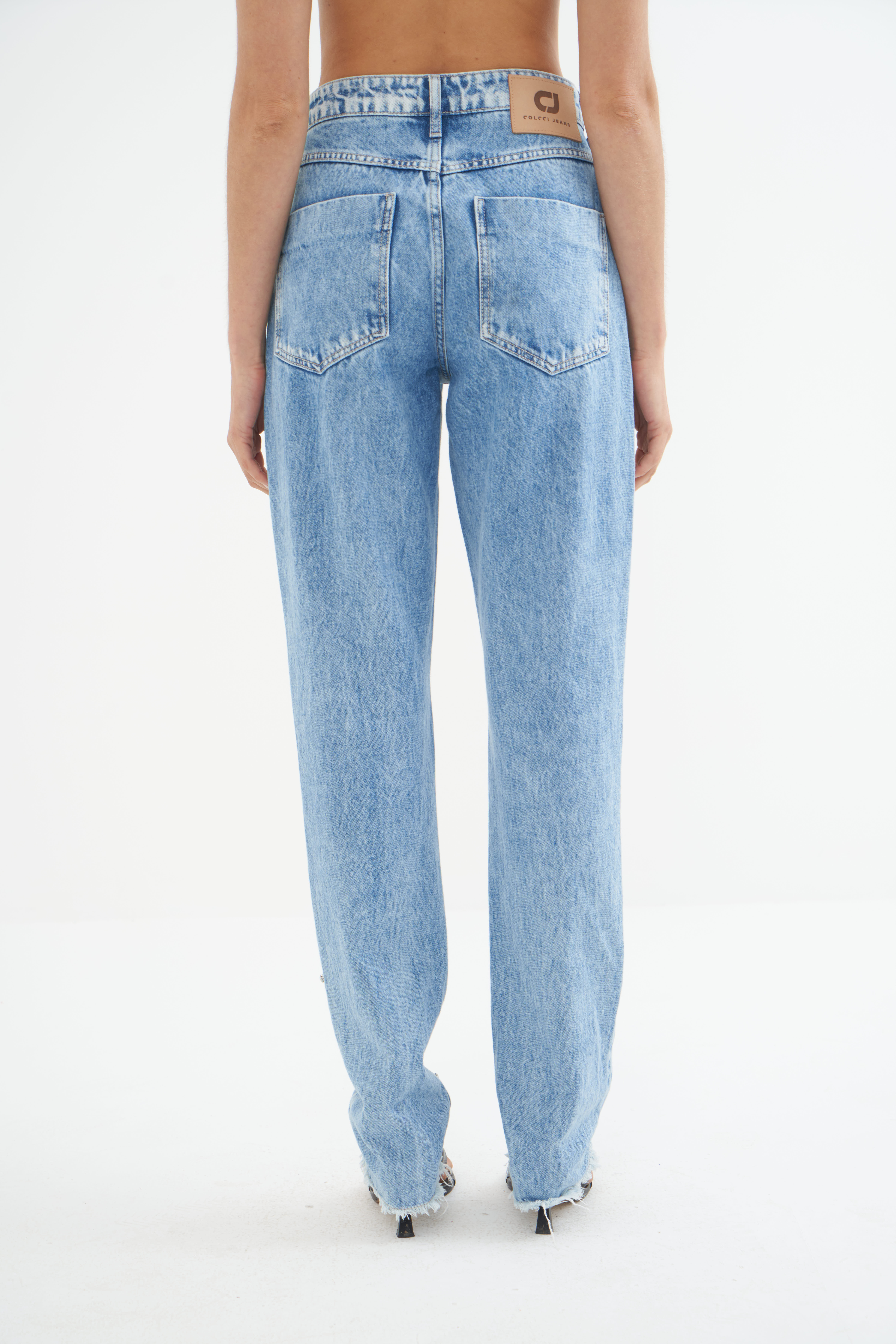 CALÇA JEANS ROMA COM BORDADO MANUAL 36 INDIGO