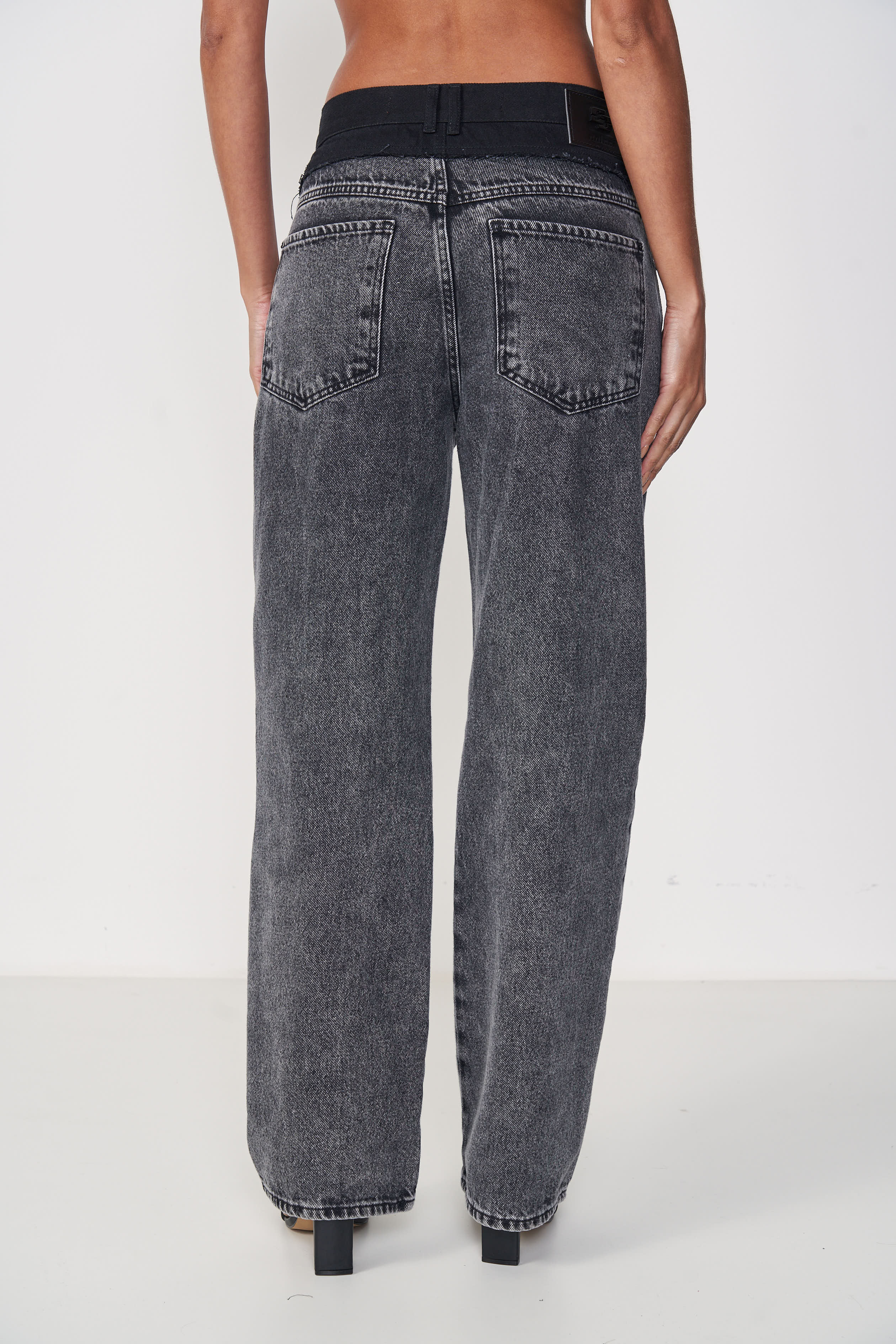 CALÇA JEANS LEONI LOW 34 IND.PRETO