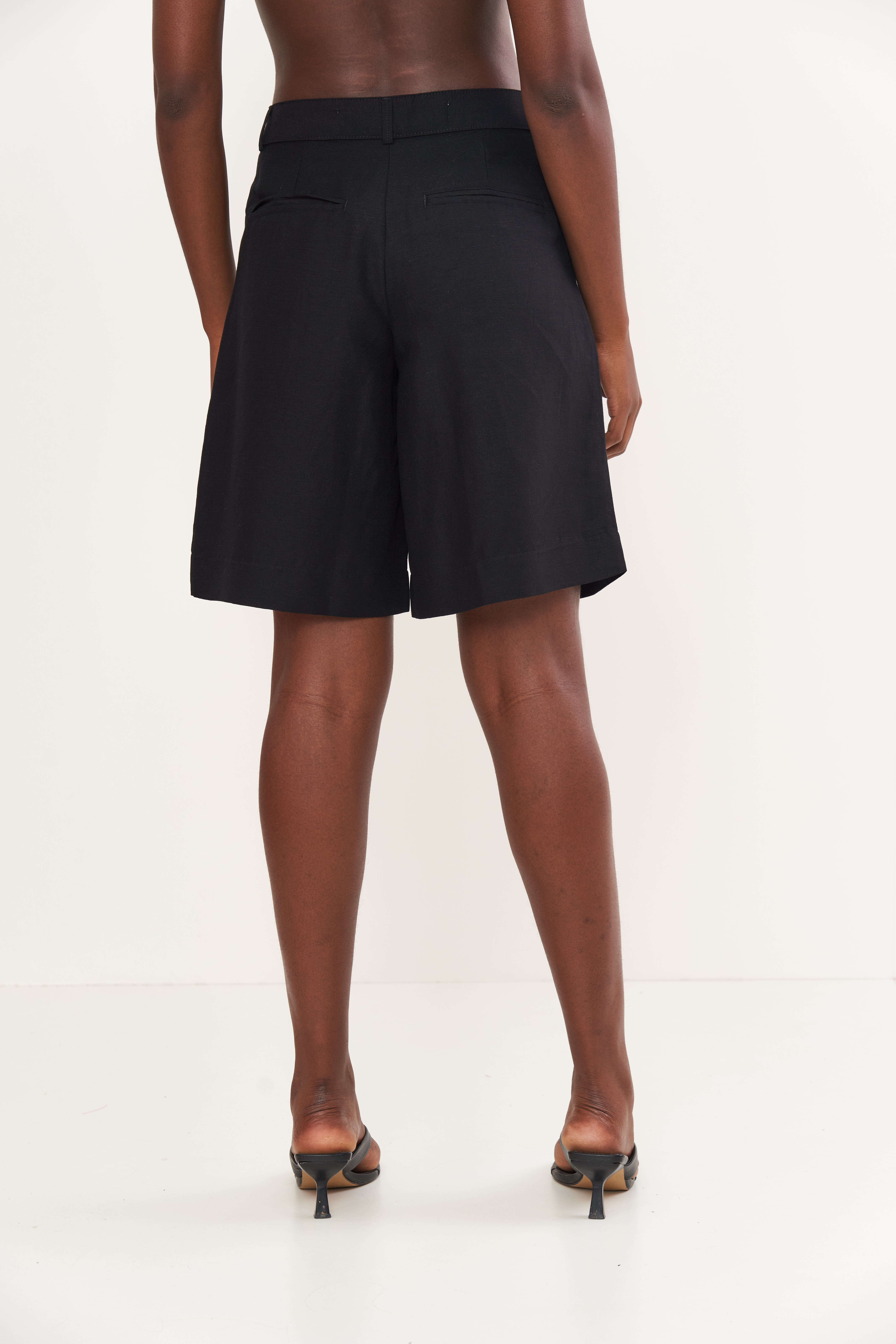 BERMUDA LINHO 34 PRETO