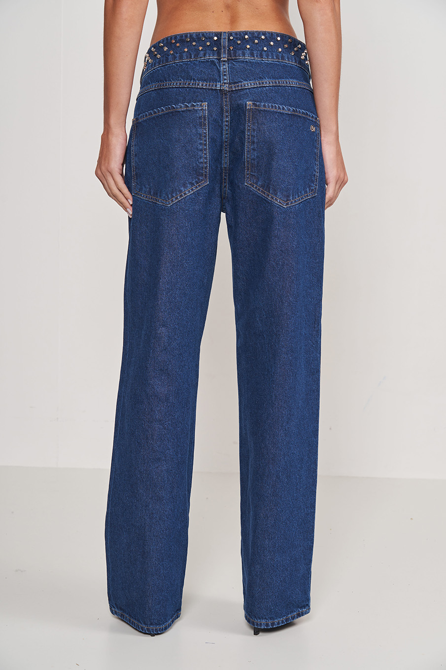 CALÇA JEANS LEONI LOW COM BORD. MANUAL 36 INDIGO