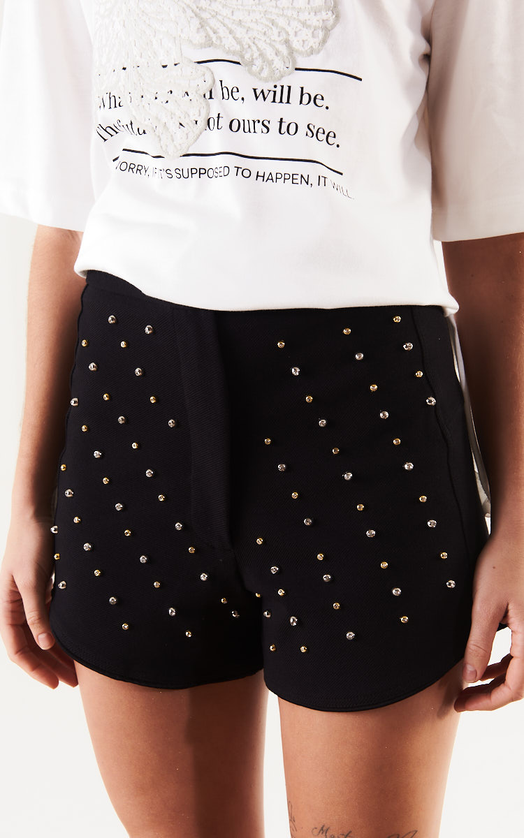 SHORT COM BORDADO MANUAL M PRETO