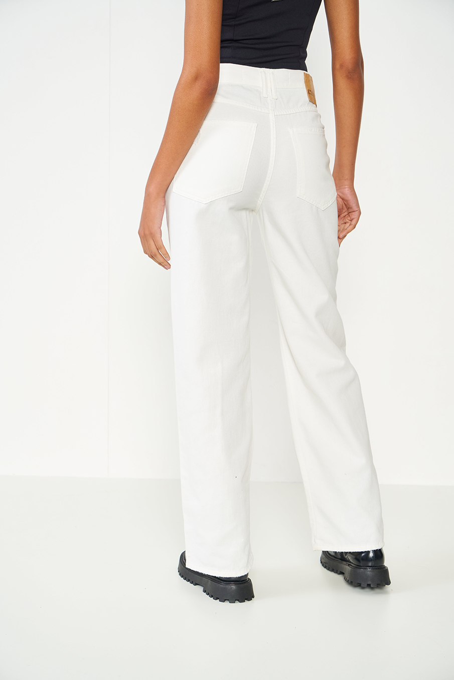 CALÇA SARJA LEONI LOW 40 PRETO