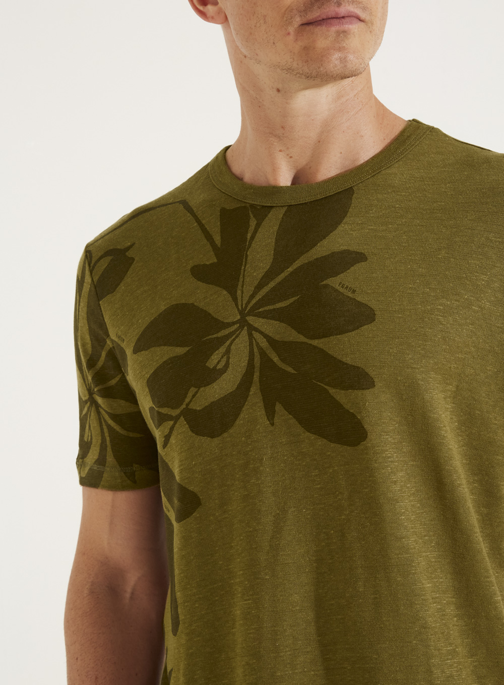 CAMISETA LINHO ESTAMPADA XGG MARROM NOZES