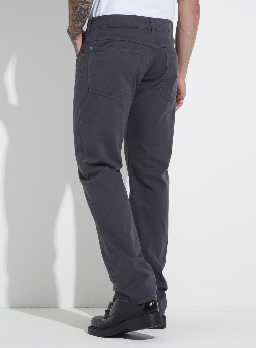 CALÇA SARJA PAUL REGULAR 46 MARROM NOZES