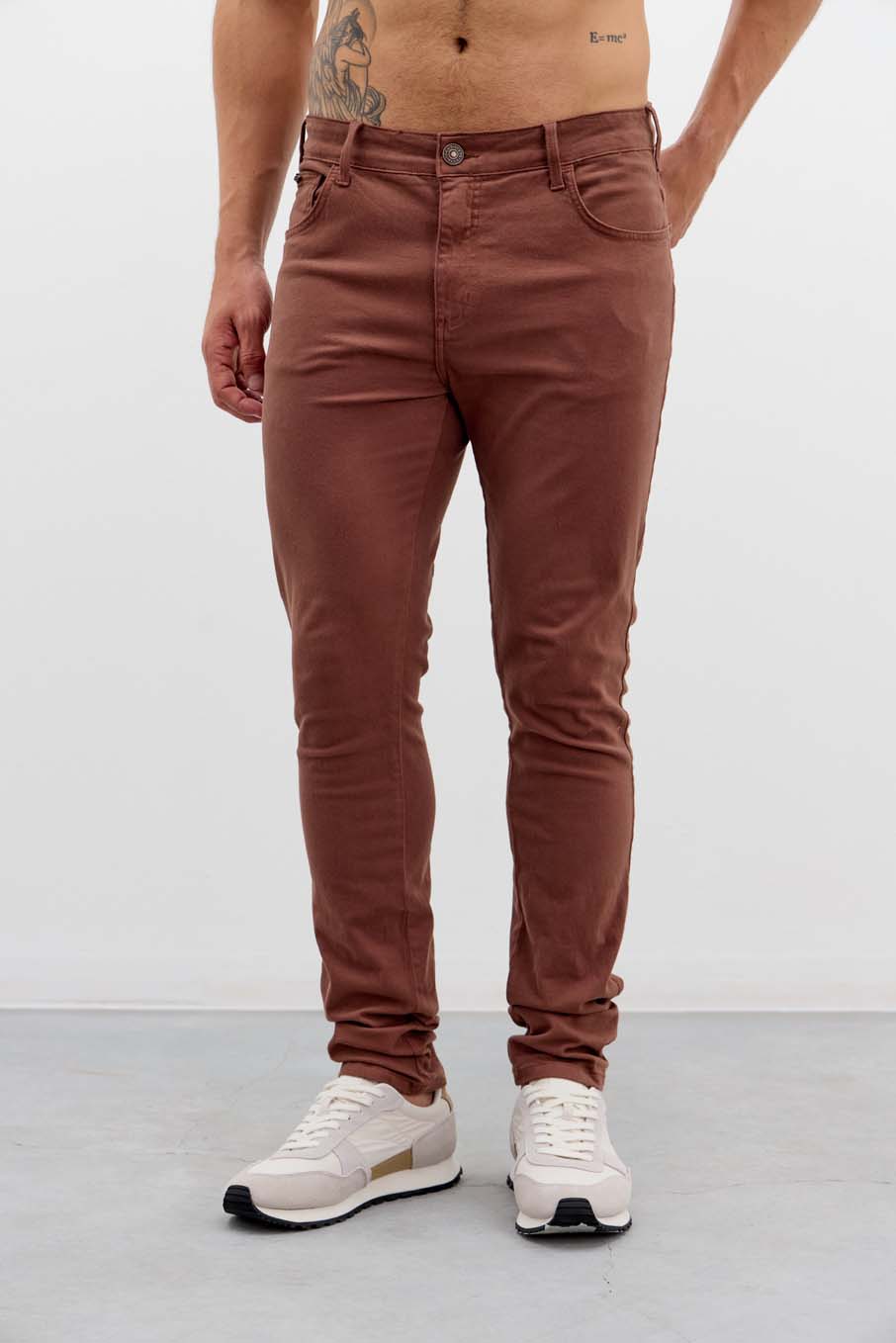 CALÇA SARJA BRUNO 42 MARROM BEATEN BROWN
