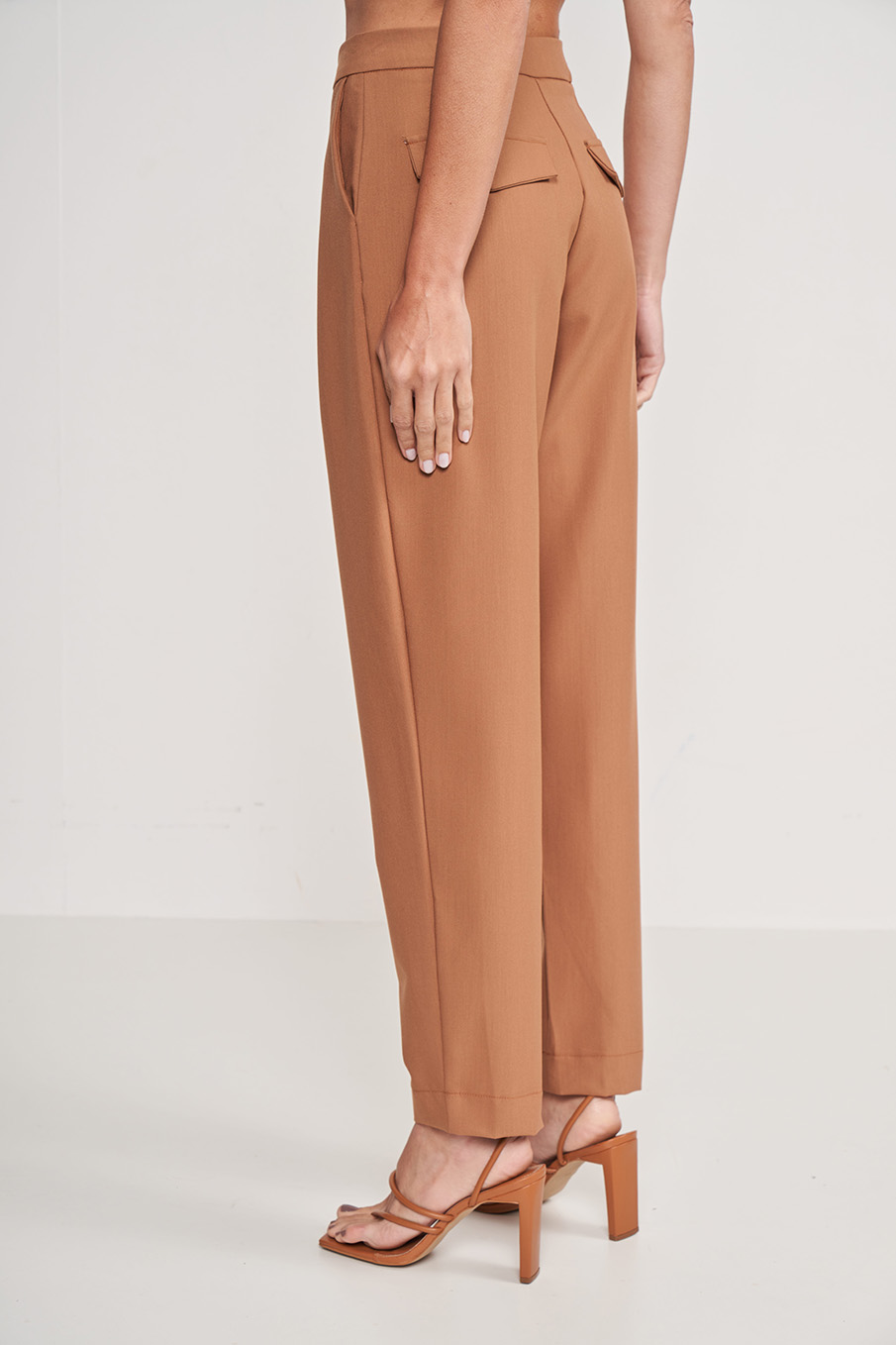 CALÇA COLCCI 44 MARROM DELLE