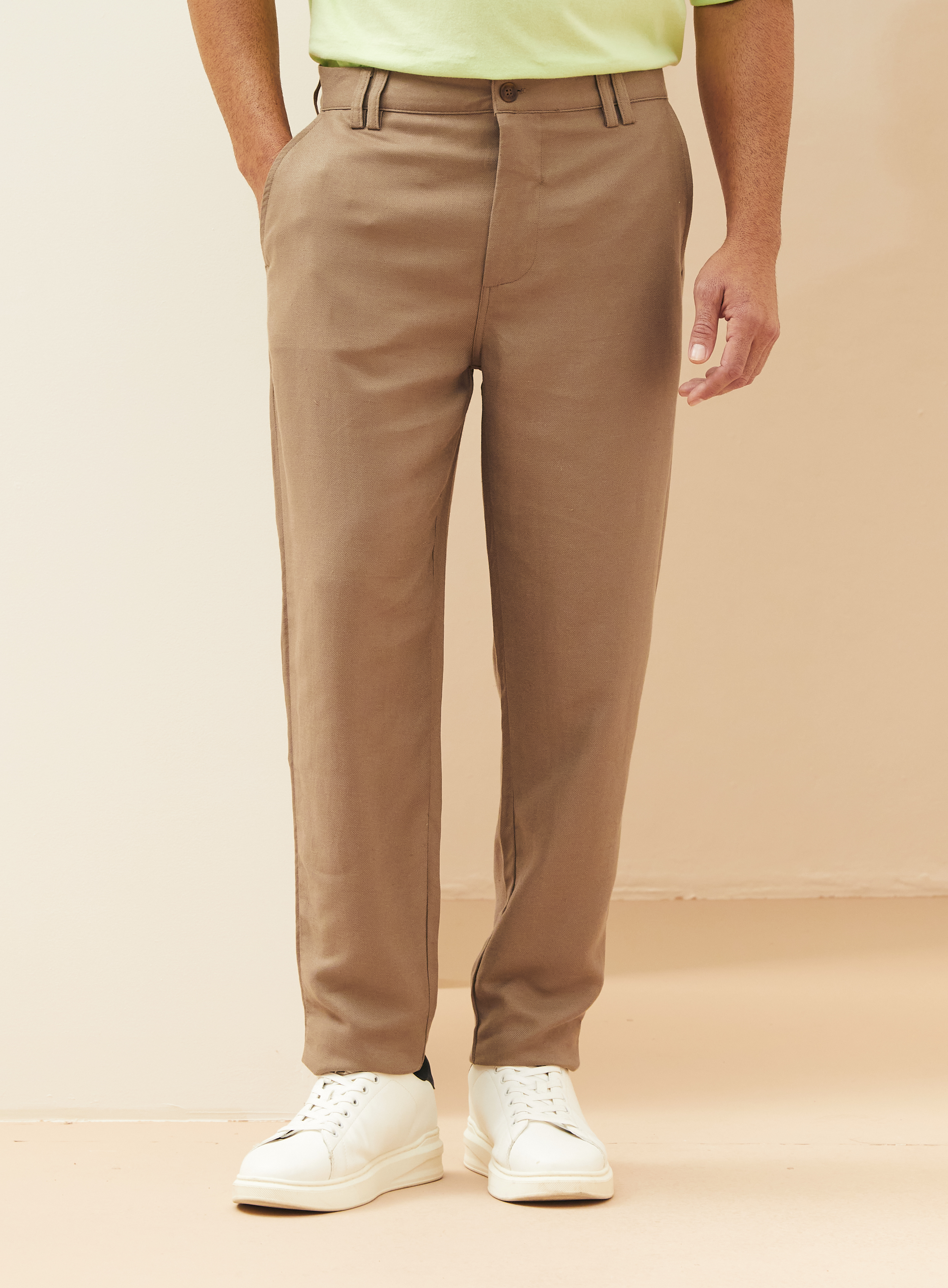 CALÇA LINHO 38 MARROM NOZ MOSCADA