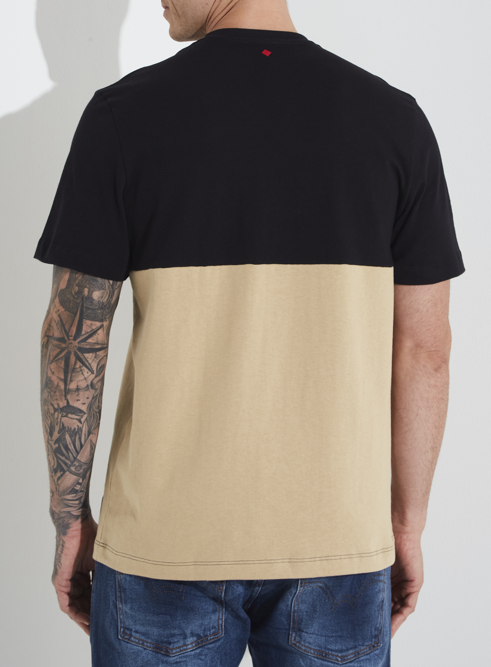CAMISETA FORUM M PRETO/BEGE