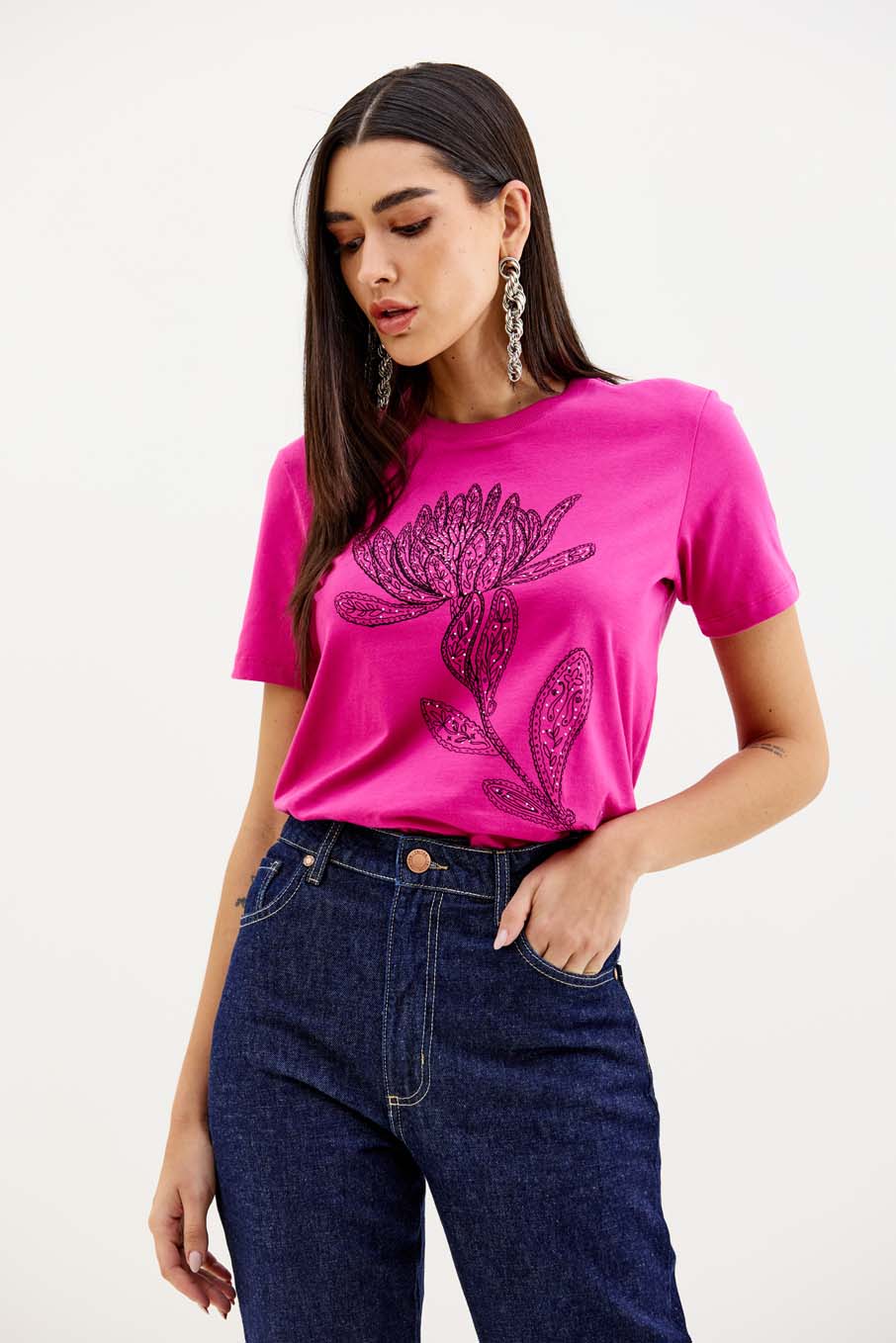 CAMISETA ESTAMPADA COM APLICAÇÃO M OFF SHELL