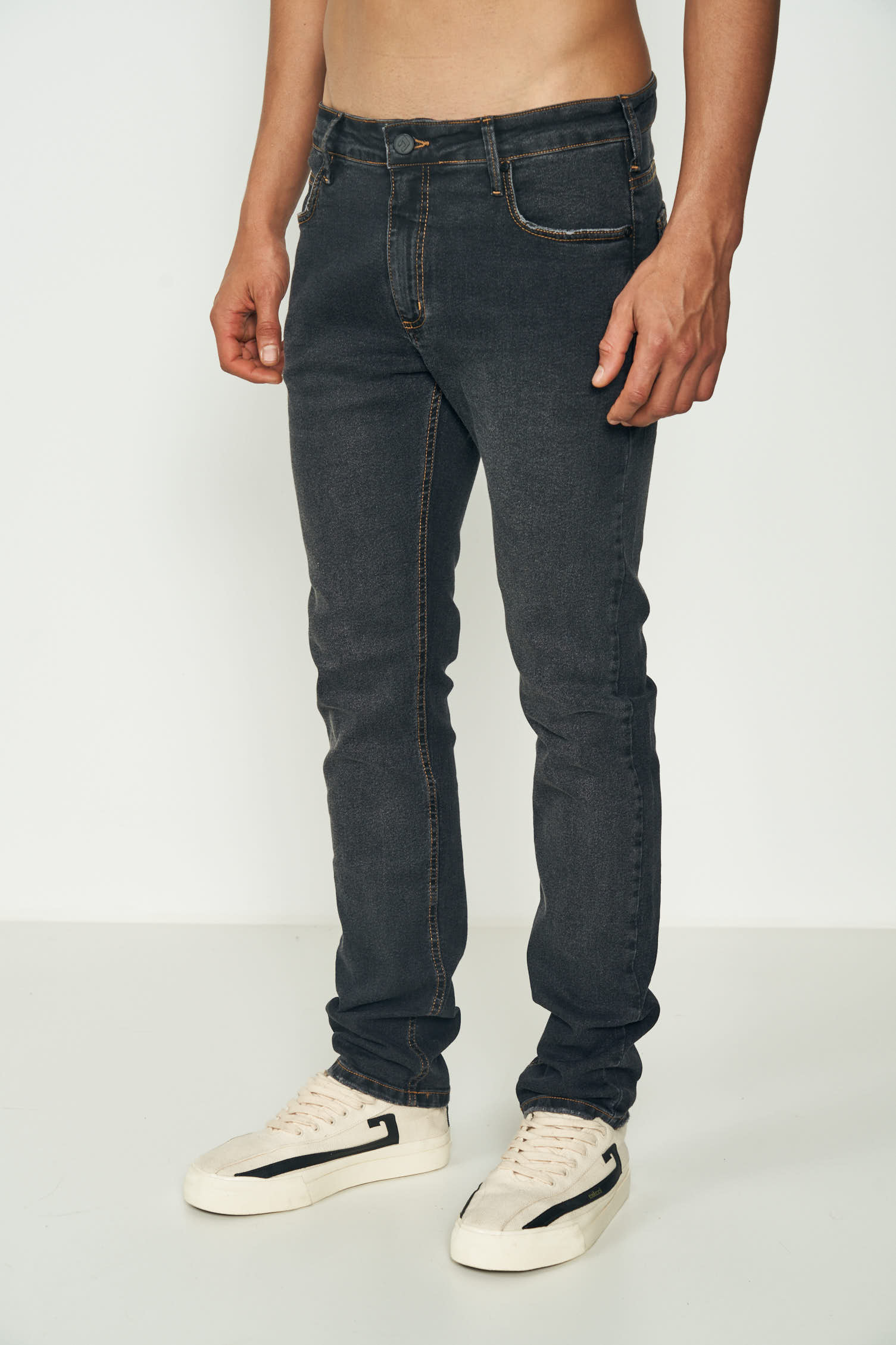CALÇA JEANS FELIPE SKINNY 38 IND.PRETO